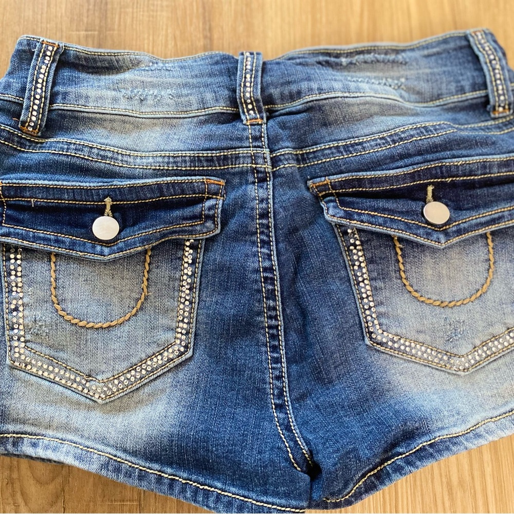 ❤️❤️Flamingals Chrystal Studded Flare Stretchy Dark Blue Distressed Denim Shorts - Picture 2 of 9